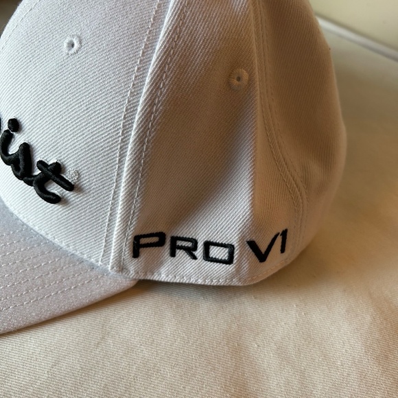 Used Titleist Pro V1 & Foot-Joy Golf Hat - White - Picture 4 of 6